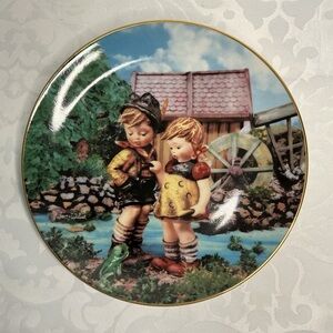 M.J. HUMMEL PLATE “HELLO DOWN THERE”